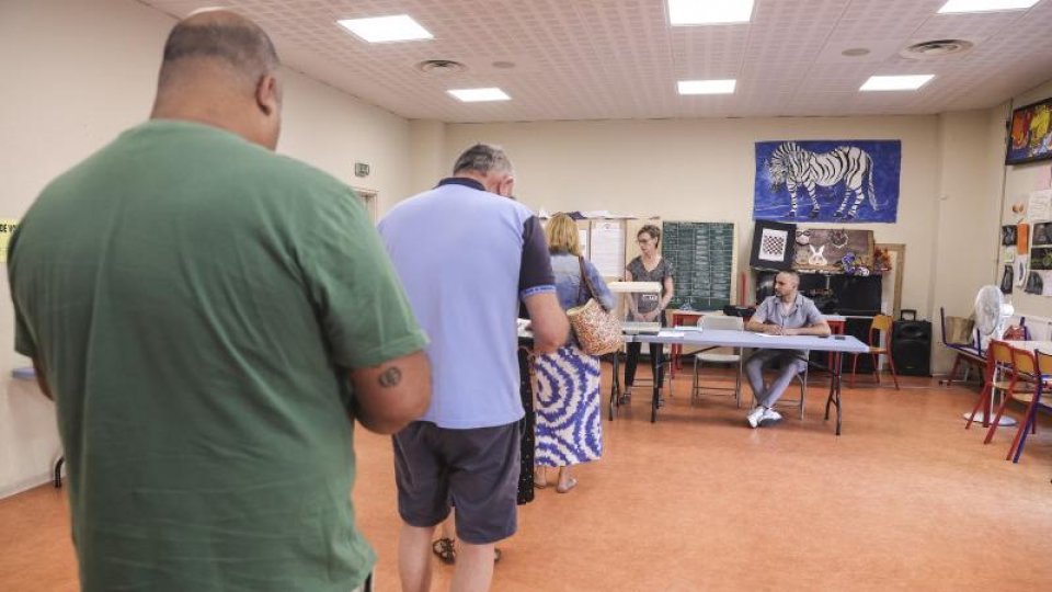 Franța: Prezenţa la vot la ora 12:00 era de aproape 27%