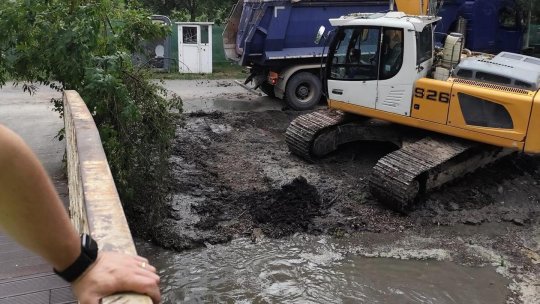 Primăria Capitalei a început lucrările de decolmatare a Lacului Tineretului