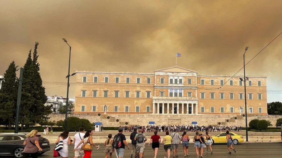 Grecia cere ajutorul UE pentru stingerea incendiului de lângă Atena
