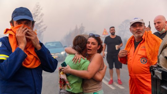 Pompierii români ajută la stingerea incendiilor din Grecia