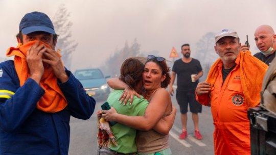 Romanian firefighters help put out fires in Greece