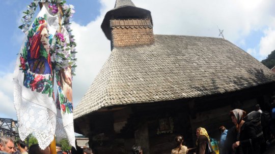 Credincioșii ortodocși și catolici sărbătoresc Adormirea Maicii Domnului