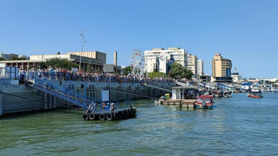 Tulcea: Access on the ships that provide daily transportation to the Danube Delta is difficult