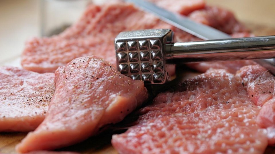 În primele 4 luni ale anului, am importat carne şi preparate din carne în valoare de aproape 600 de milioane de euro