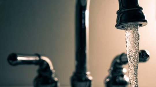 Problemele cu apa potabilă persistă în ţară