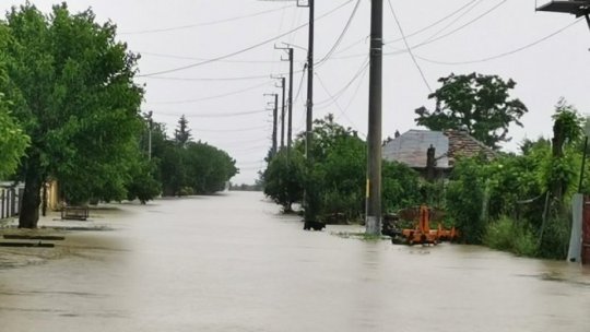 Cod galben de inundaţii pe mai multe râuri din vestul ţării