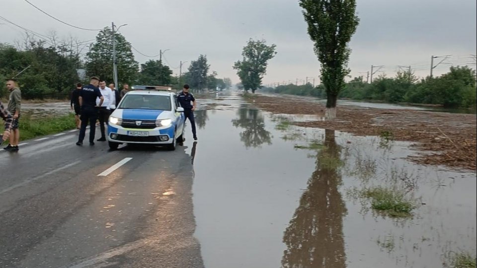 GALAȚI: Drumuri blocate din cauza viiturilor #update