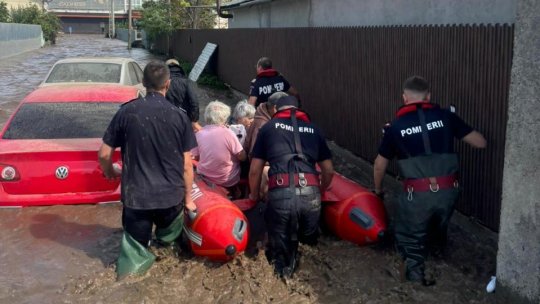 În judeţele Galaţi şi Vaslui, apele continuă să se retragă din zonele afectate de inundaţii