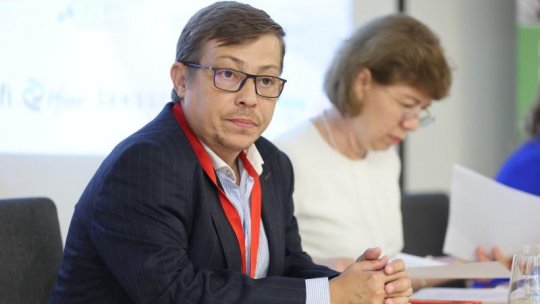 Pensionarii cu dizabilităţi şi bolnavii cronici protestează în Piaţa Victoriei