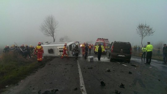 Accident rutier pe raza localității Merișor din județul Hunedoara în care a fost implicat un microbuz