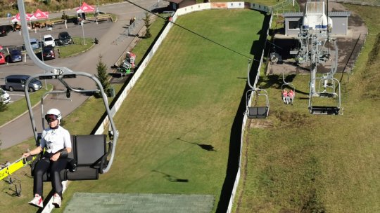 Sărituri cu schiurile pe iarba de la Râşnov