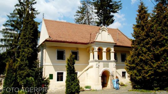 Muzeul Primei Şcoli Româneşti din Şcheii Braşovului, distrus de renovări