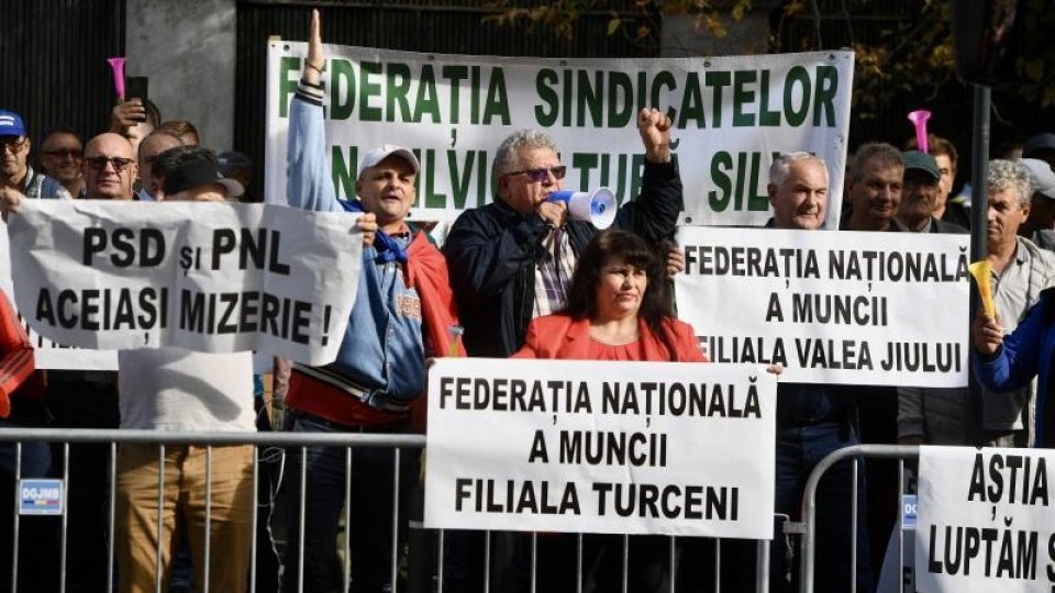 Sute de participanți la mitingul Sindicatului Transportatorilor Feroviari