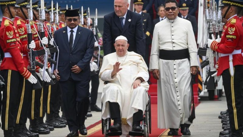 Papa Francisc a ajuns în Indonezia