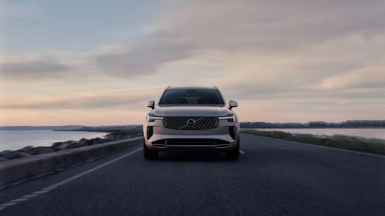 Volvo renunță la planul de a vinde numai mașini electrice până în anul 2030