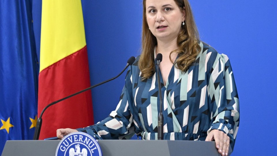 Ligia Deca: „Regulamentul prevede că telefoanele mobile sunt interzise în timpul orelor şi se depun în spaţii special amenajate”