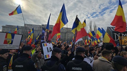 Un protest are loc în fața Palatului Parlamentului
