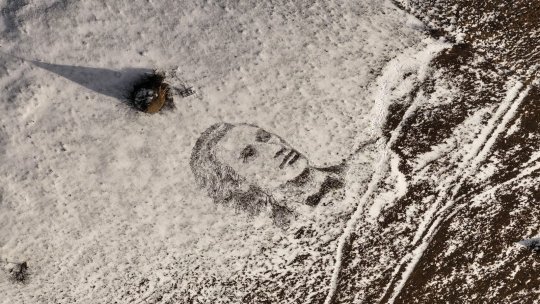 Portret al lui Eminescu, în zăpadă