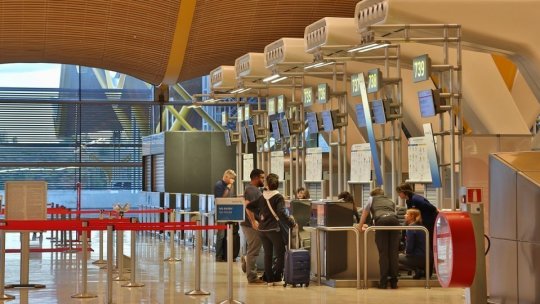 Compania RyanAir cere UE reglementarea consumului de alcool în aeroporturi