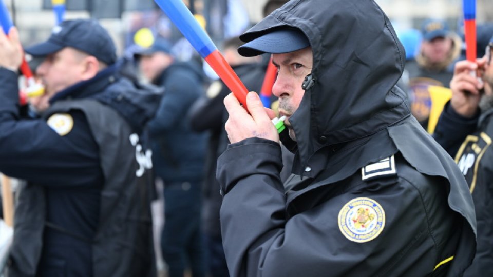 Protest al poliţiştilor şi al altor angajaţi din apărare, ordine publică şi siguranţă naţională