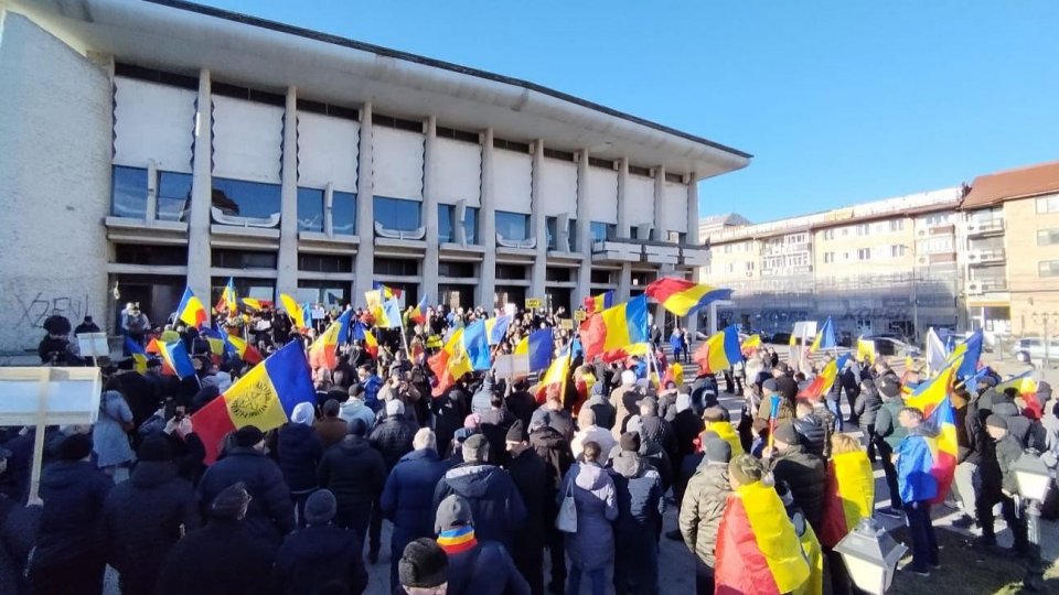 Proteste AUR în faţa prefecturilor din ţară, a ambasadelor şi a consulatelor