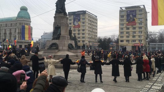 Mii de oameni la manifestările din Piața Unirii din Iași