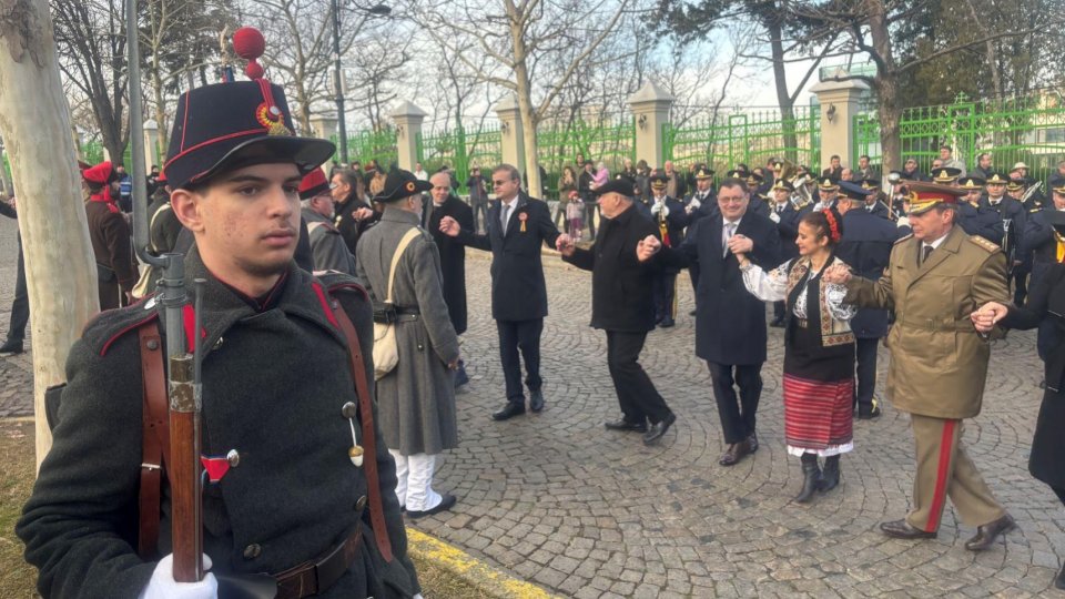 În București a avut loc o ceremonie la statuia domnitorului Alexandru Ioan Cuza