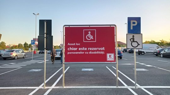 Poliția Municipală Focşani nu-i amendează pe cei ce parchează pe locurile persoanelor cu dizabilităţi