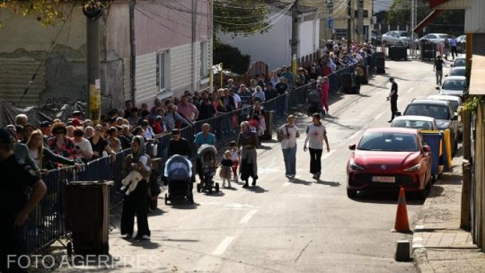 Continuă pelerinajul la moaştele Sfintei Cuvioase Parascheva de la Iaşi