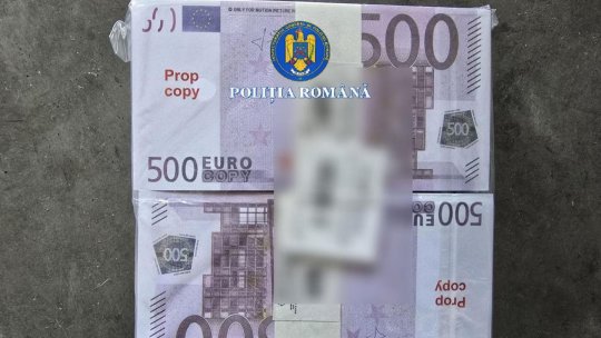 Tot mai mulți români, păcăliți cu bancnote false de recuzită