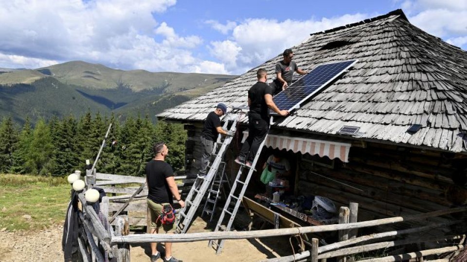 Tot mai multe incendii provocate de sisteme fotovoltaice montate necorespunzător