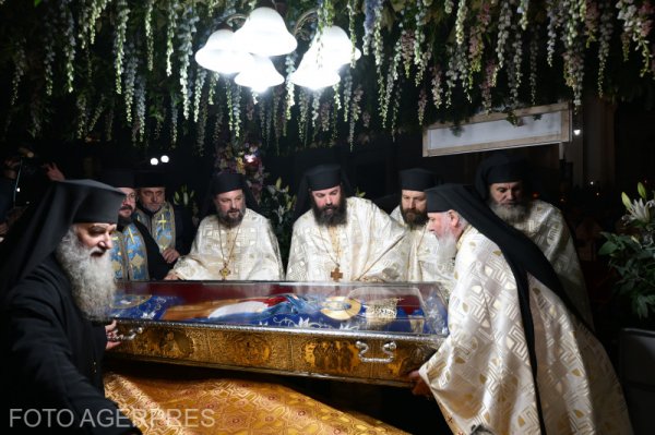 Iași: Mii de credincioși au participat la liturghia de hramul Sf. Parascheva