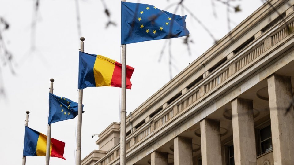 Executivul s-a angajat să reducă deficitul bugetar cu aproape 1% din PIB faţă de anul trecut