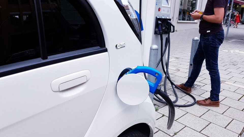 Bateriile pentru vehicule electrice, greu de reciclat