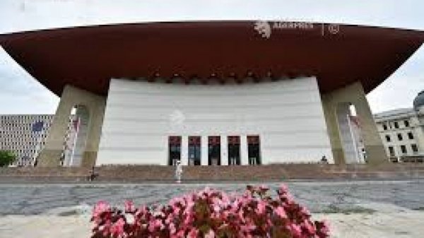 Preşedintele Uniunii Teatrale, Dragoş Buhagiar: Dorim să reacţionăm la ce se întâmplă în jurul nostru, la transformările politico-sociale, prin spectacole