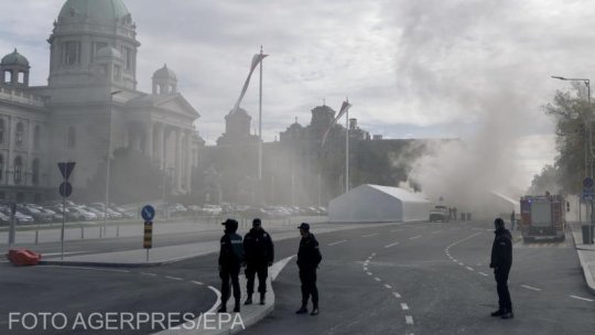 Bărbat rănit în urma focurilor de armă trase în fața Parlamentului din Belgrad