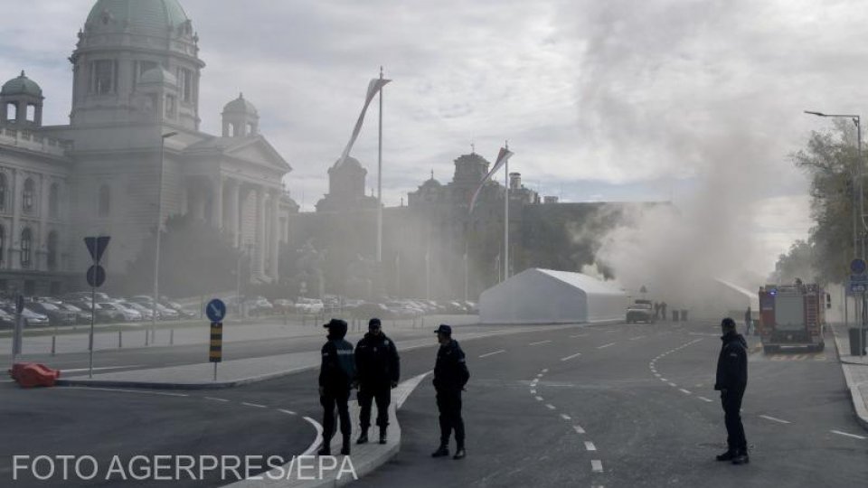 Bărbat rănit în urma focurilor de armă trase în fața Parlamentului din Belgrad