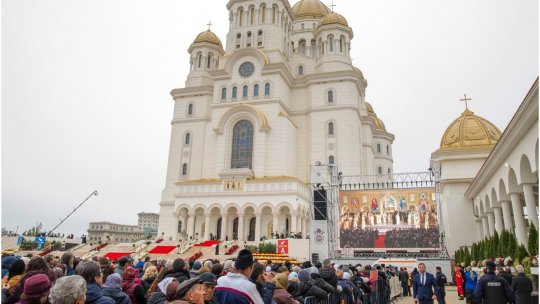 Credincioşii se vor putea închina până vineri la altarul Catedralei Naţionale