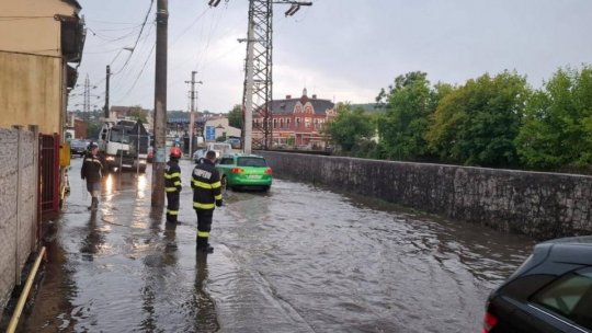 27 de localităţi din sudul ţării, afectate de vânt puternic și ploi abundente