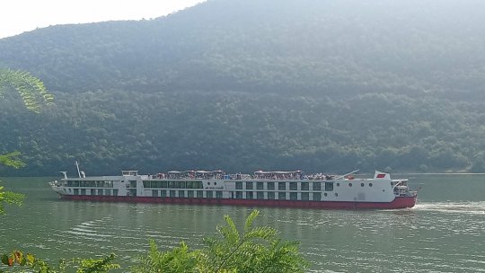 Vas de croazieră eșuat pe Dunăre, la Gârla Mare