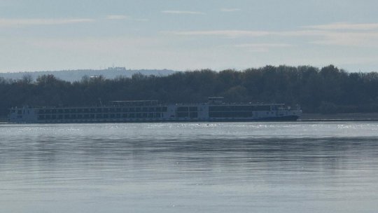 VIDEO: Vas de croazieră eșuat pe Dunăre, la Gârla Mare