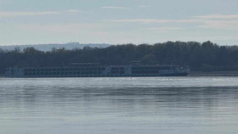 VIDEO: Vas de croazieră eșuat pe Dunăre, la Gârla Mare