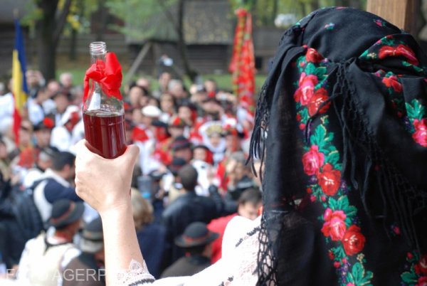 Solist de muzică de petrecere suspectat de evaziune fiscală