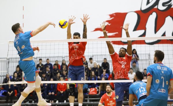 Volei: victorii pentru Arcada și Steaua în Cupa Challenge