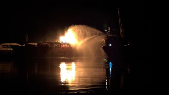 Incendiul izbucnit la nava încărcată cu combustibil din portul Ismail a fost stins
