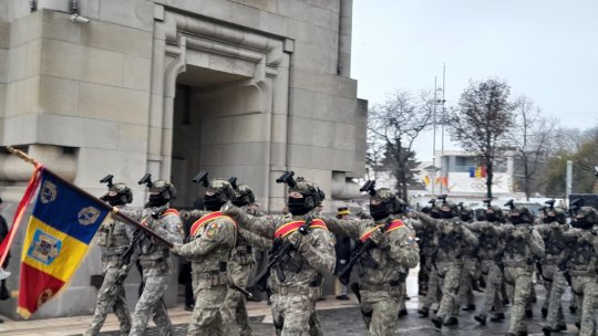 Peste 2.900 de militari cu 220 de mijloace tehnice participă la parada de 1 Decembrie, de la Arcul de Triumf
