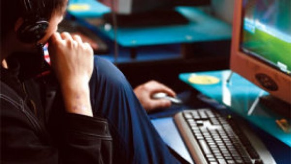 Atacatorii cibernetici folosesc identitatea vizuală a unor instituţii pentru a căpăta credibilitate