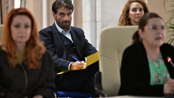 Plenul reunit al Parlamentului l-a validat miercuri pe Robert Cristian Schwartz în funcţia de preşedinte director general al SRR