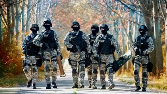 Poliţiştii şi procurorii desfăşoară o amplă operaţiune la nivel naţional