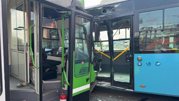 București: Accident între un tramvai și un autobuz. Opt răniți